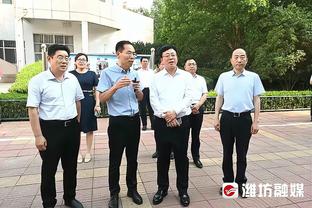 曼晚：卢克-肖和阿姆拉巴特均有轻伤，无缘出战阿斯顿维拉